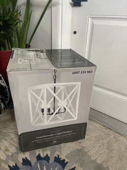Chandelier New In Box 📦 Never Installed