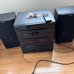 Magnavox AS 640 Bookshelf Stereo system With Speakers 