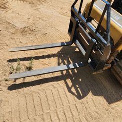 48" Skid Steer Forks.  Forklift Pallet Fork Attachment
