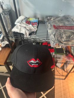 Black Baseball Cap with Lips Embroidery