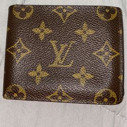 Louis Vuitton LV Brown Monogram Men's Bifold for Sale in Cranston, RI -  OfferUp