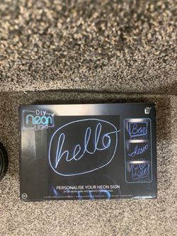 Personalize your neon sign 3 different modes: Always on, Flashing, or Flashing Quickly Contains: 1 light box, 2 clip pins, 100 pins, 3m electrol