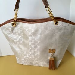 EE White Shoulder Bag