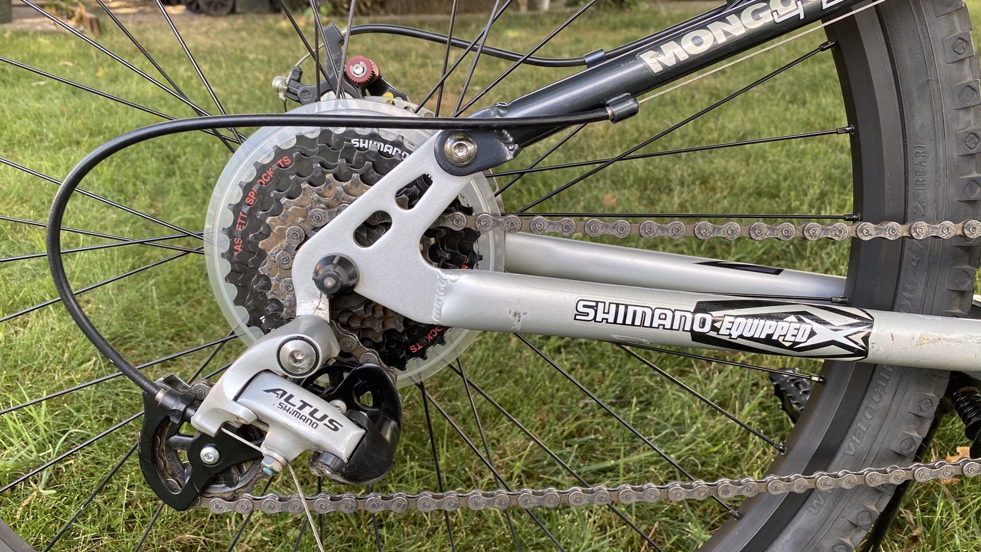 mongoose blackcomb mountain bike