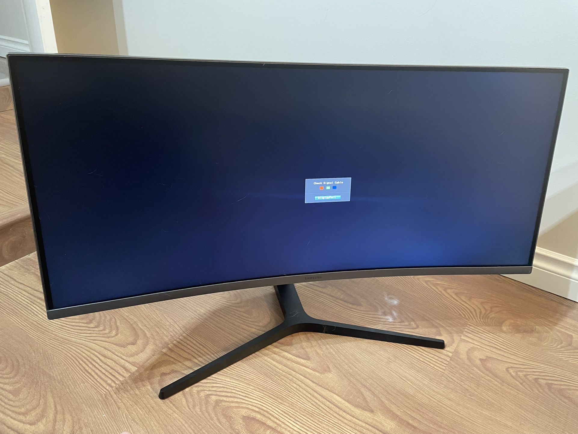 Samsung 34” Curved Monitor CH890