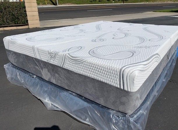 Organic Cool Gel Memory Foam Queen Size!•••