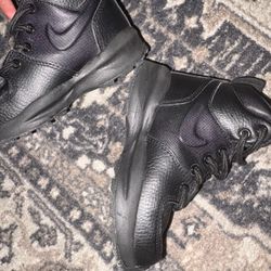 Nike Manoa