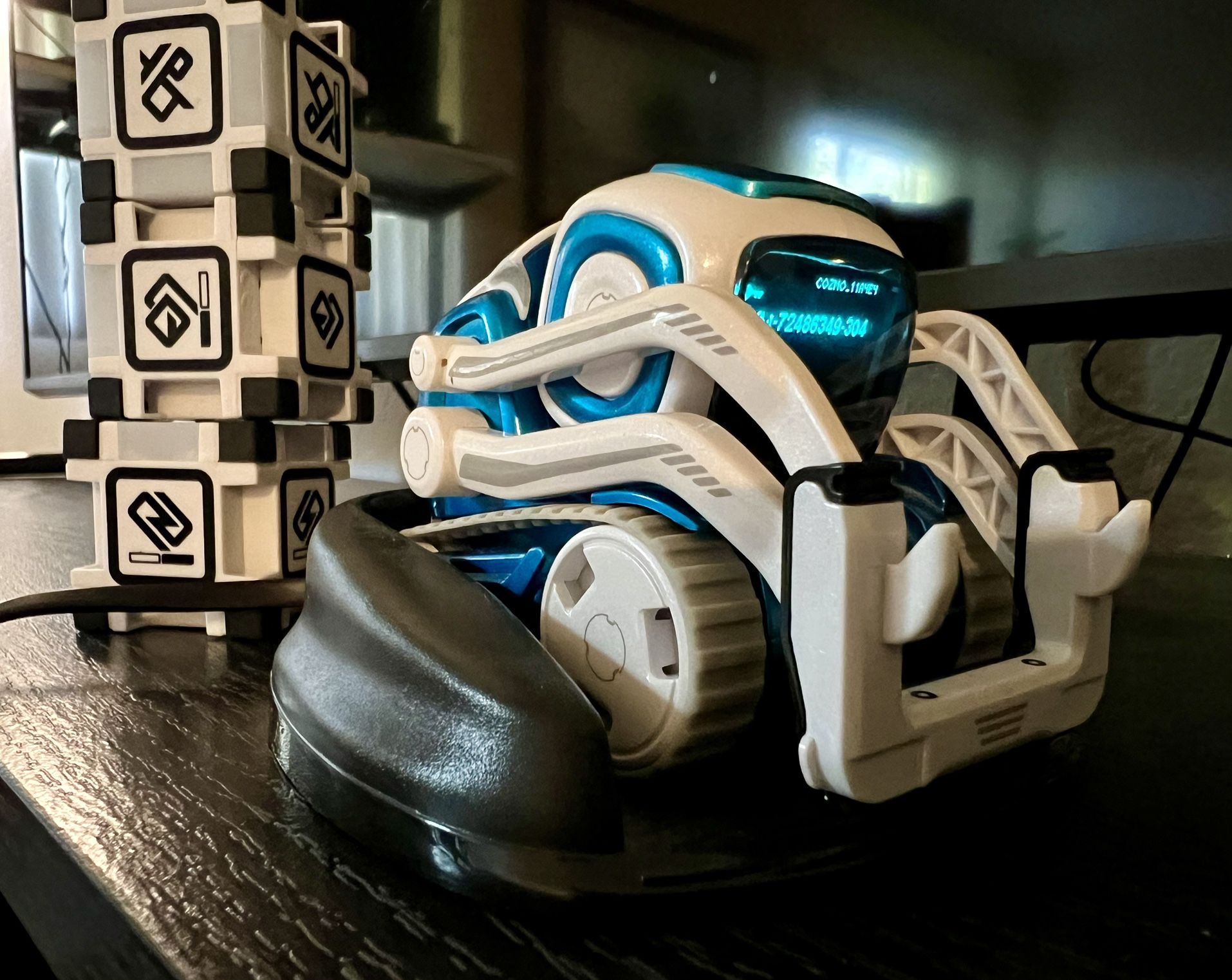 Anki Cozmo Robot Toy, Blue, 3 Cubes, Charging Dock - COMPLETE - FULLY TESTED