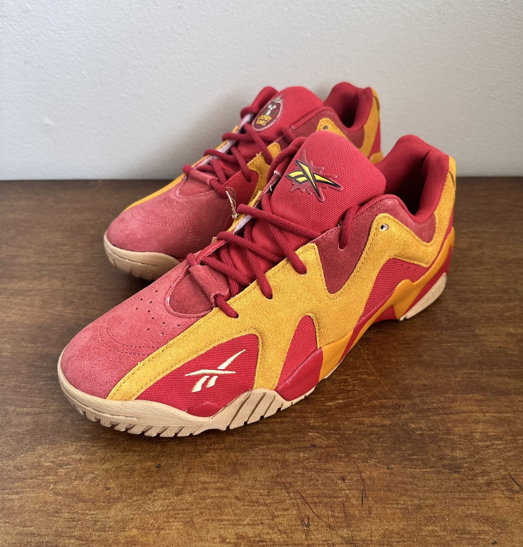 Reebok x Looney Tunes Hurrikaze II Low Wile E. Coyote New 
