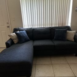 Navy Blue Sectional w/pillows 