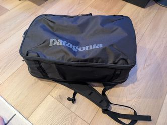 Patagonia Black Hole Mini MLC Convertible Carry On Backpack 30L