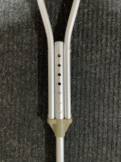 Adjustable crutches, only used for a few weeks