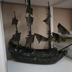 Black Pearl Pirates Of The Carribean Hawthorne Village 2007