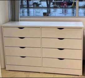 Eight drawers dresser