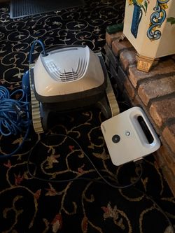 Dolphin Above ground pool vacuum