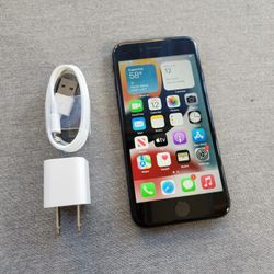 iPhone 7 128gb - UNLOCKED - Like New  