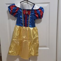 Snow White Costume 5T Never Opened