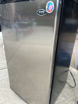 Sanyo Mini Fridge