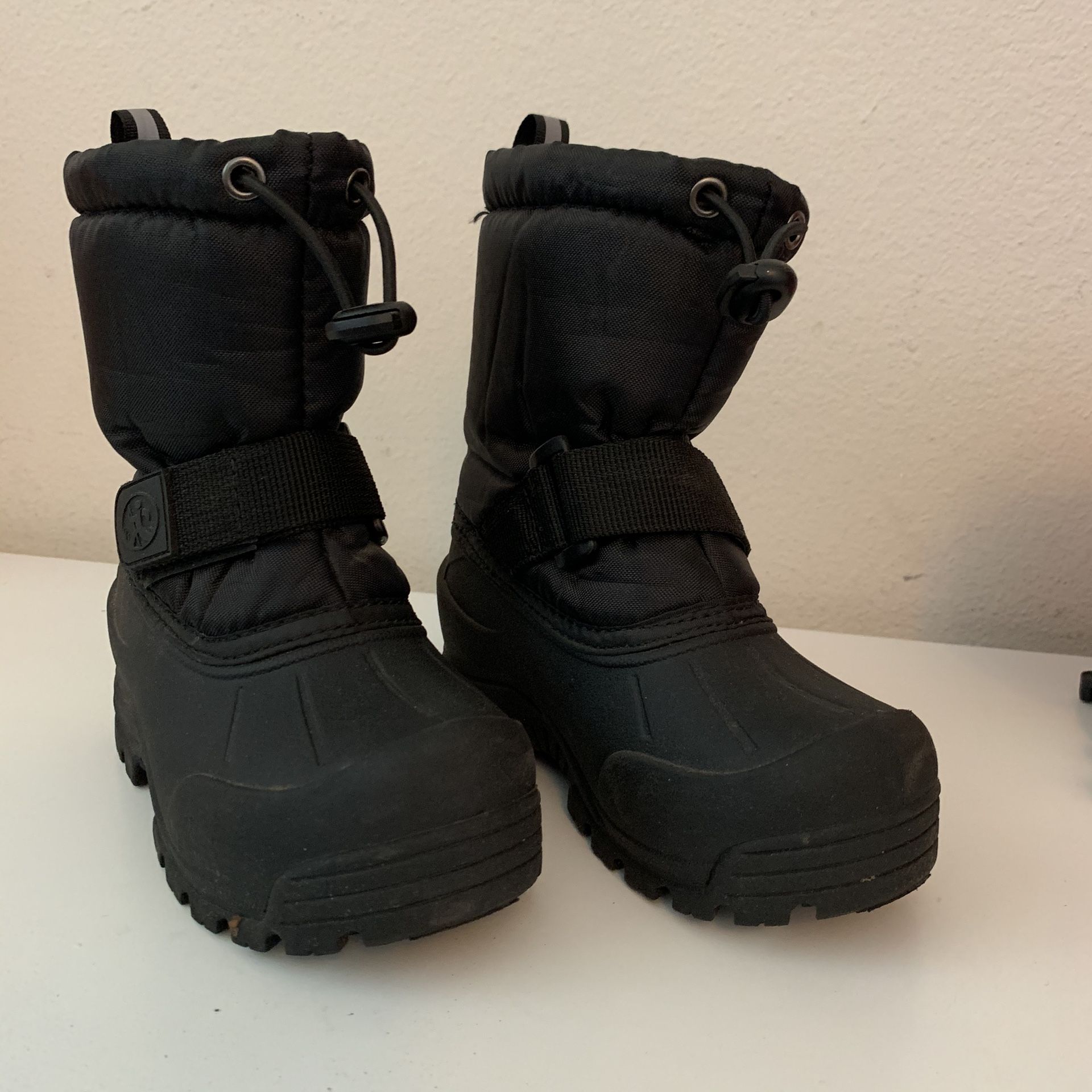 Kids Snow boots size 9