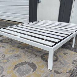 New In A Box KING Size Heavy Duty Platform Bed Frame White