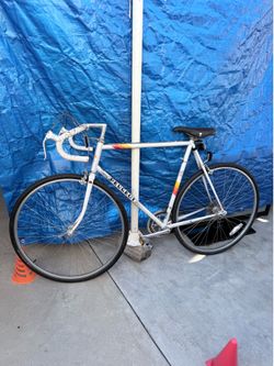 Vintage Peugeot Road Bike – Classic French Style