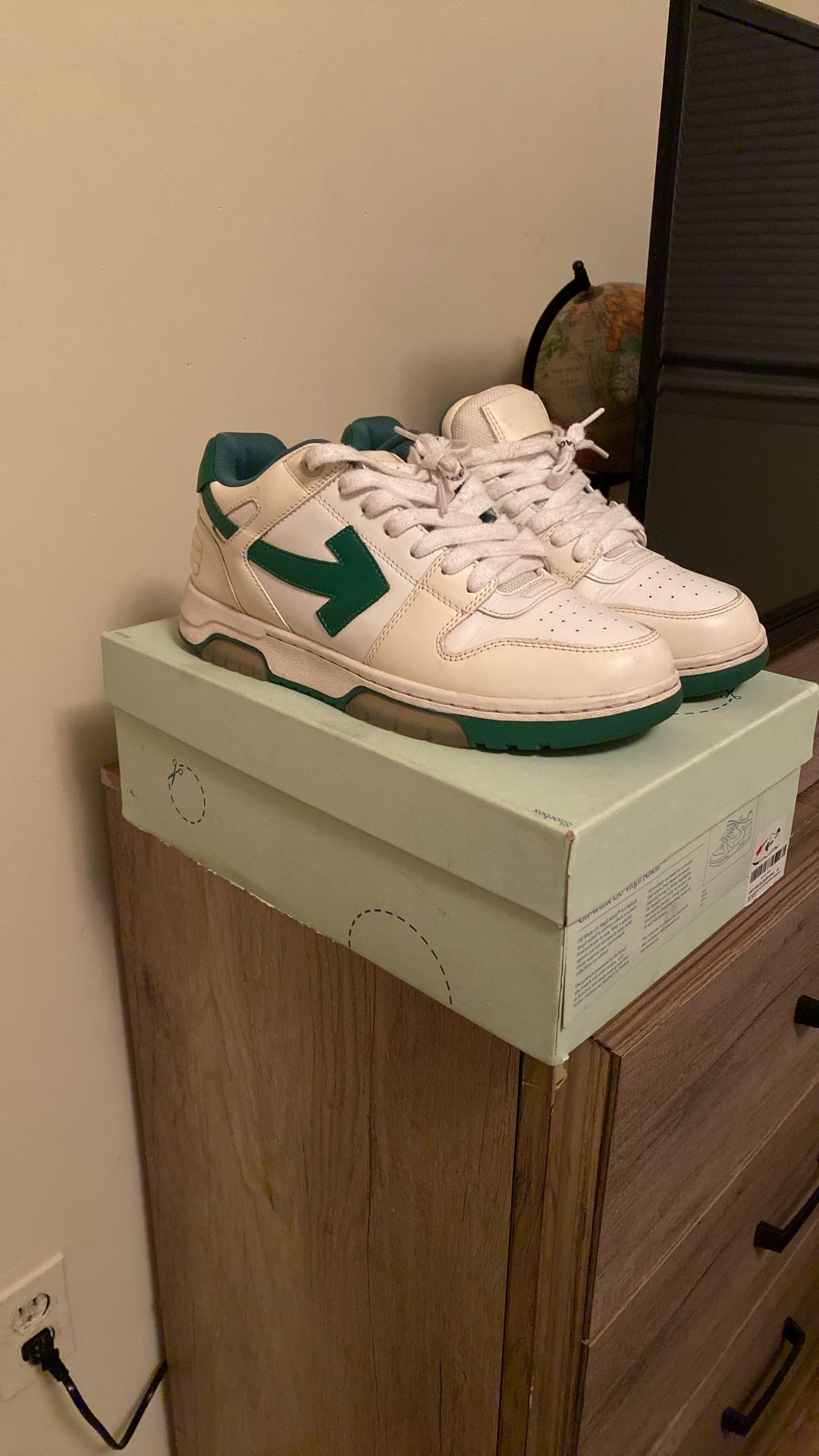 OUT OF OFFICE CALF LEATHER DARK GREEN/WHITE OFF-WHITE