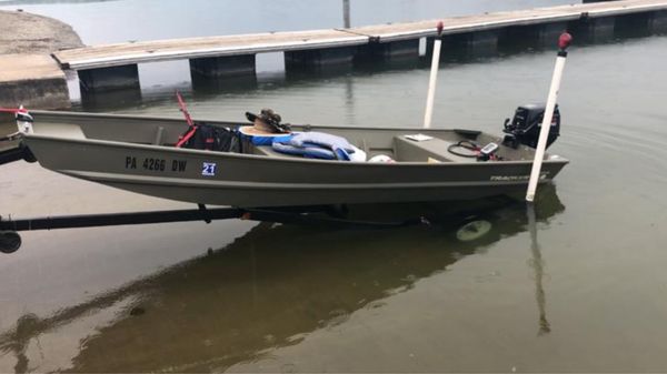 Boat 2019 and trailer 1999 good condition as new, i have title in hand, comes with everything in the