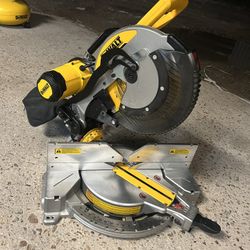 Dewalt 12in Dual Bevel Miter Saw 