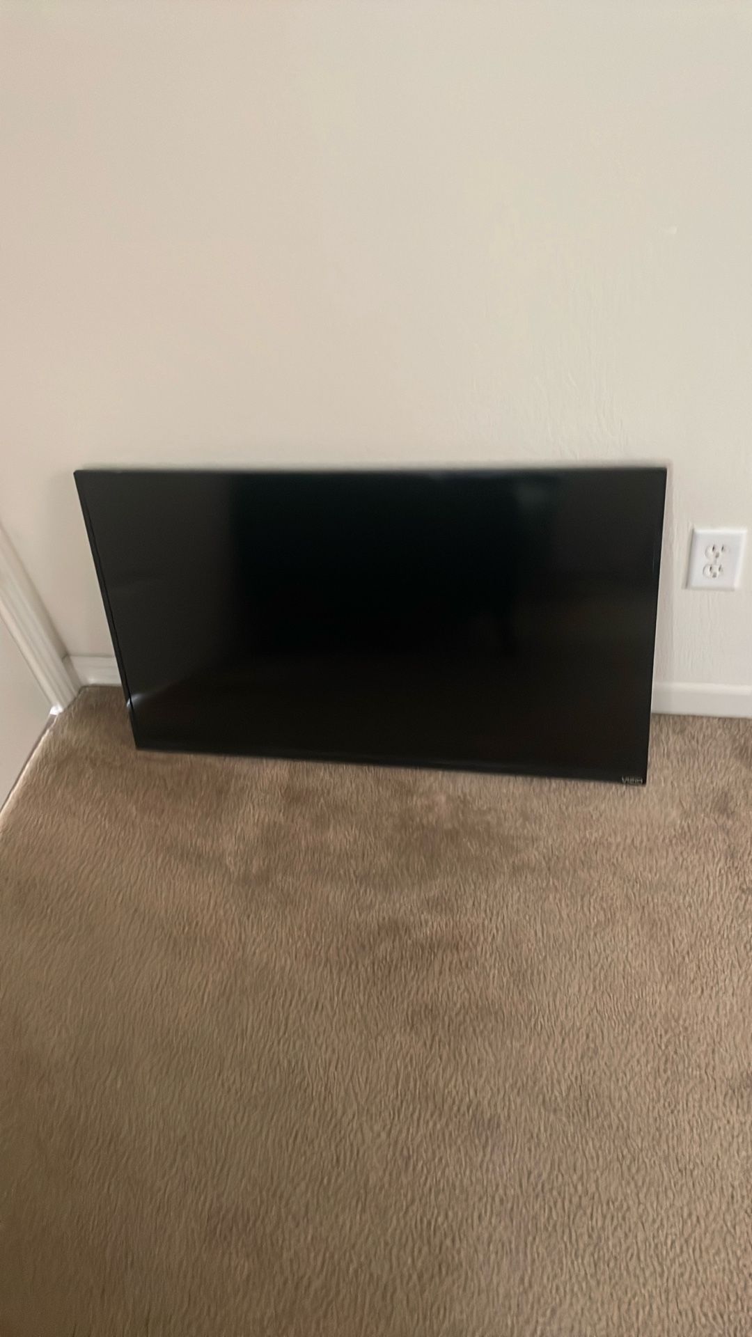 VIZIO FLATSCREEN TV - 36” + Wall Mount Kit