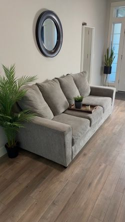 Couch (FREE Delivery!🚚)
