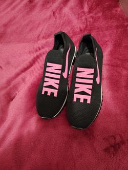 Women's Tennis Shoes Black And Pink Nike Size 7.5