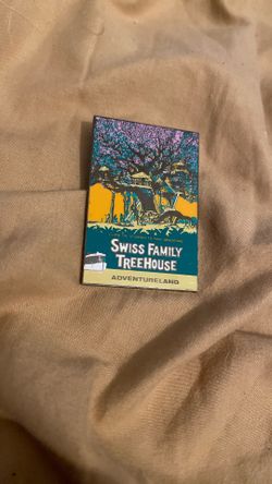 DISNEY DLR FRAMED ATTRACTION POSTER SWISS FAMILY TREEHOUSE PIN LE 1500