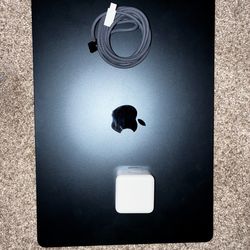 MacBook M4 2025