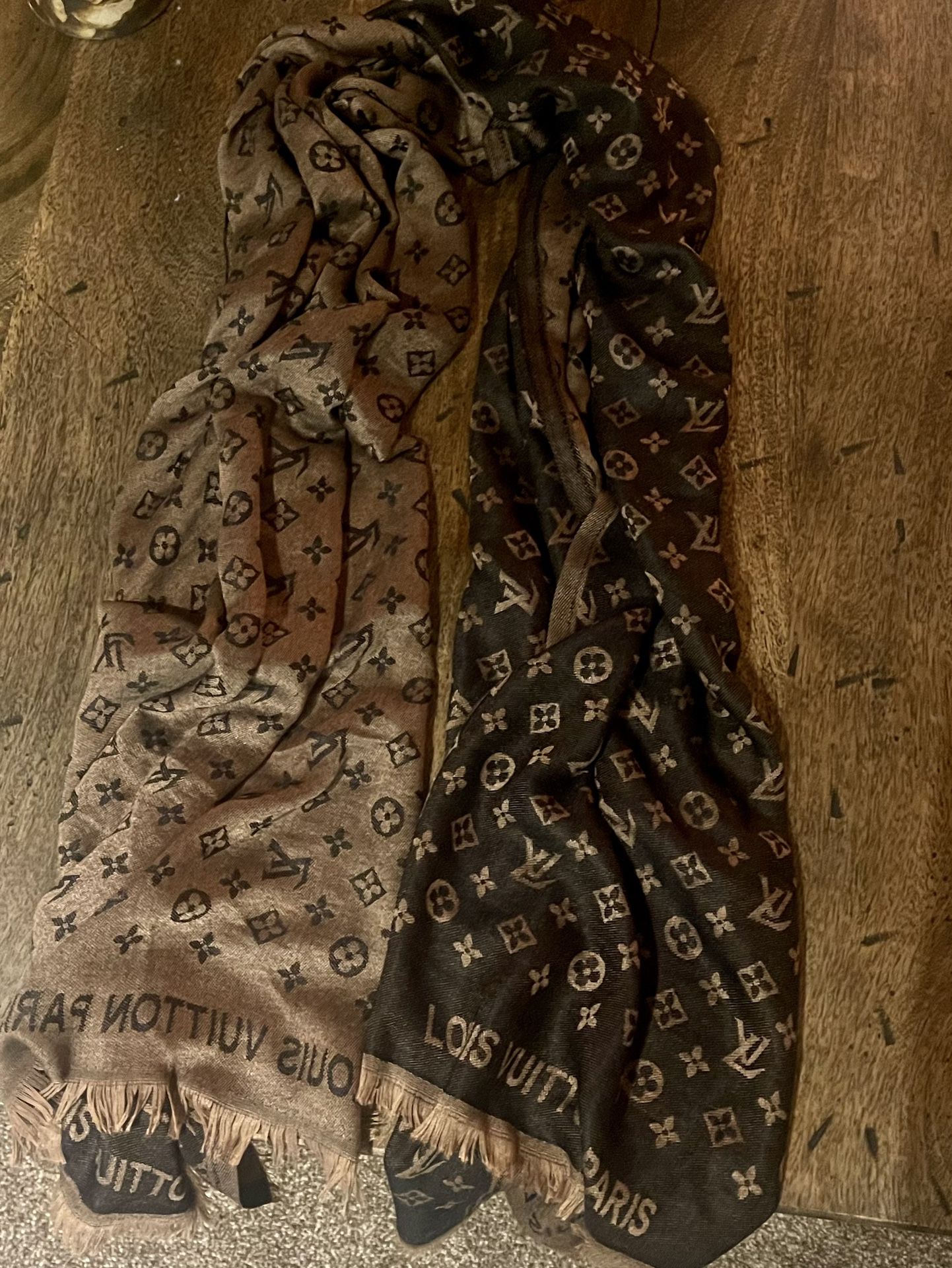Authentic Louis Vuitton Scarf for Sale in Inglewood, CA - OfferUp