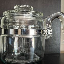 Vintage Pyrex 4-Cup Coffee Pot Percolator #7745-B Made In U.S.A. Complete  Clean for Sale in San Pedro, CA - OfferUp