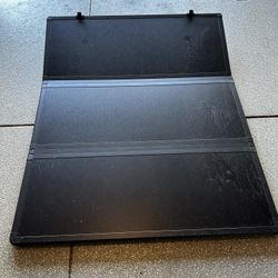 Tri-Fold Hard Tonneau Cover – 05-15 Toyota Tacoma 6ft Bed (Like New)