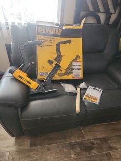 Dewalt 2 N 1 Flooring Tool