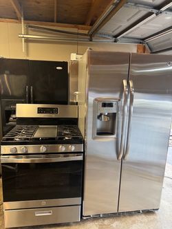 GE Stainless Steel Refrigerator and Gas Range Set