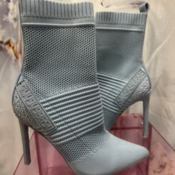 💙 Steve Madden Knit Heeled Booties – Size 7