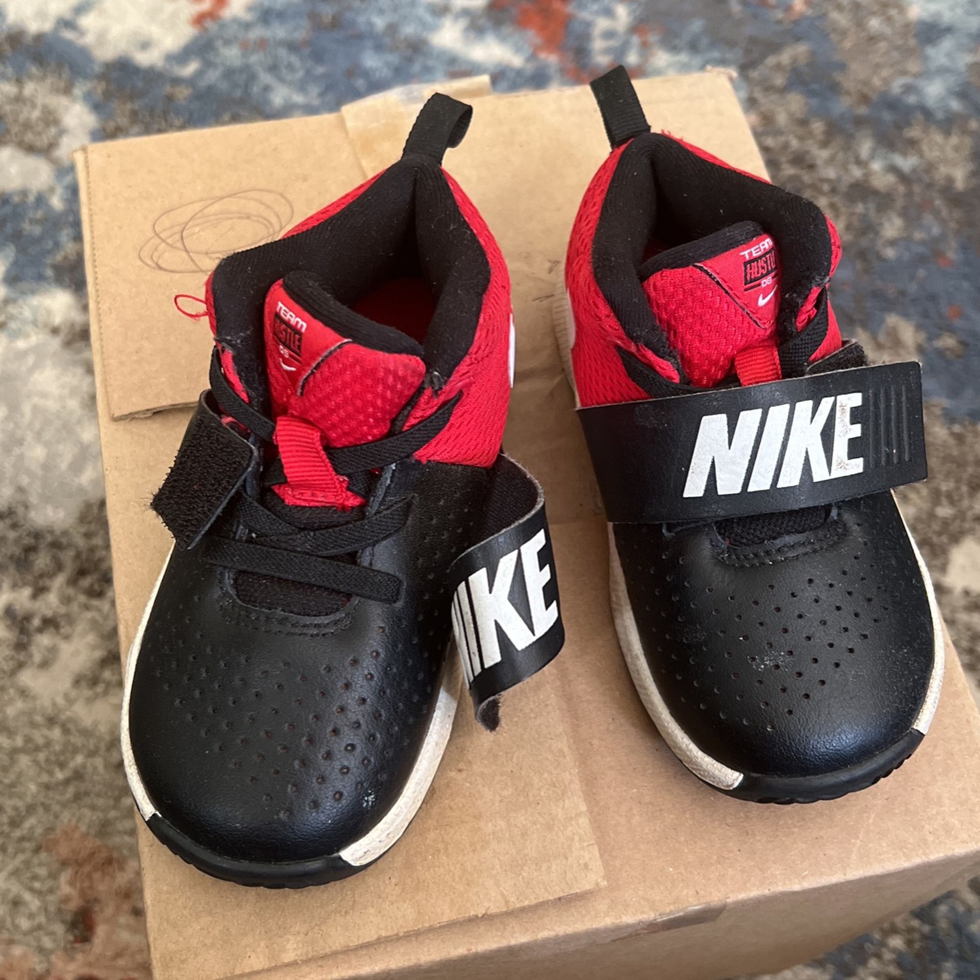 Boys Sz 8c Nike sneakers 