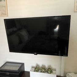 32” Onn Smart Tv + Wall Mount