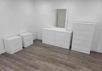 Dresser whit mirror, chest and 2 nightstands - Cómoda con espejo , Gavetero y 2 mesitas de noche