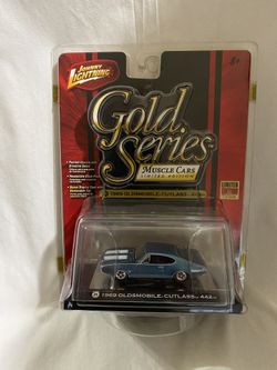 Johnny Lightning Gold Series Muscle Cars 1969 Oldsmobile Cutlass 442 - (New)