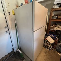 GE Refrigerator $75