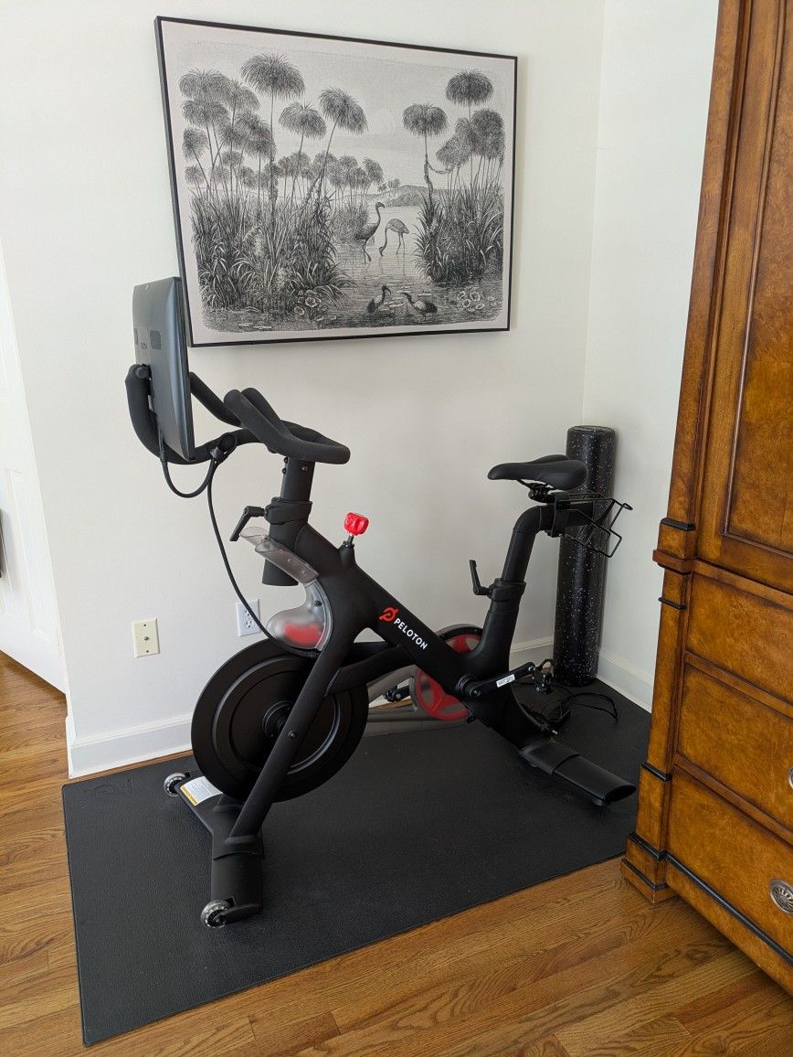 Peloton Bike w/Shoes