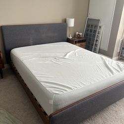 Queen Casper Mattress + Dania Holfred Panel Bed – Beautiful Set – Must Sell