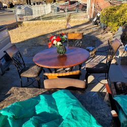 BEAUTIFUL DINING TABLE REAL WOOD AND 4 COMFORTABLE CHAIRS WROUGHT IRON STURDY