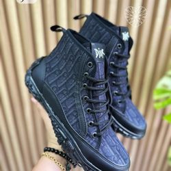 Men’s Size 6 Woman’s 7