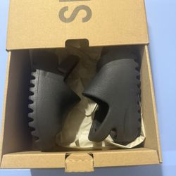 Toddler Yeezy Slides
