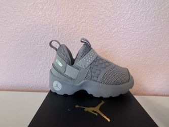Jordan Trunner LX BT Wolf Gray toddler size 6